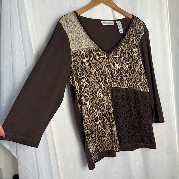 3/$20💥 Liz Claiborne Mixed Media Animal Print & Lace Stretchy V- Neck Blouse‎ - Picture 4 of 16